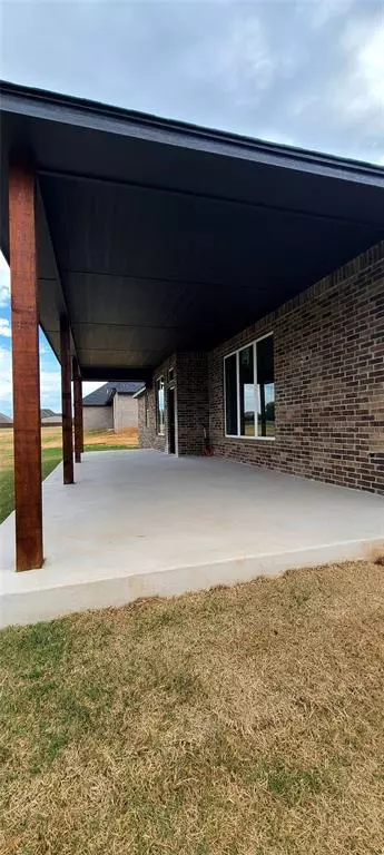 Exterior - 4121 Sambar St, Tuttle, OK 73089 photo 4 of 5