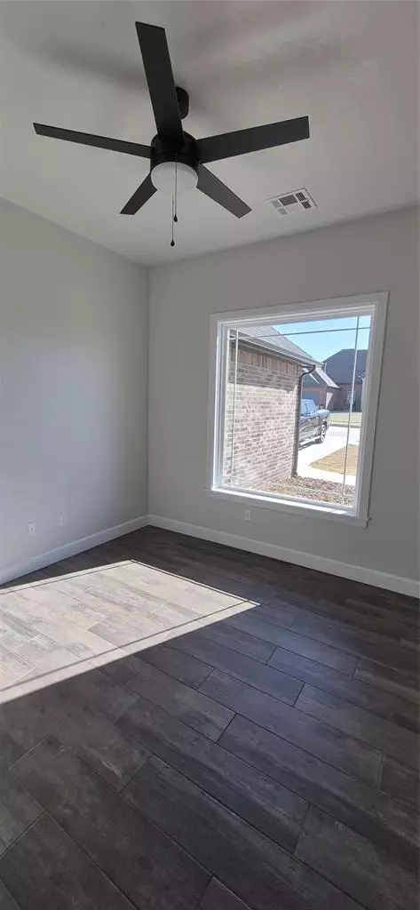 Bedroom - 4121 Sambar St, Tuttle, OK 73089 photo 2 of 2