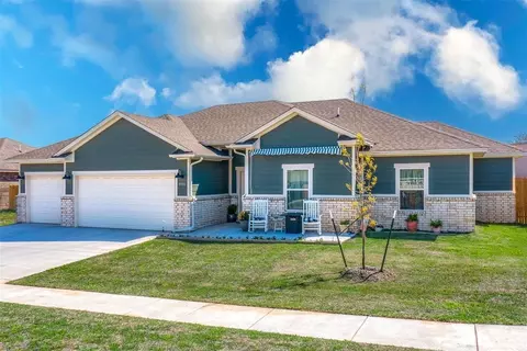 9900 Glover River Dr, Yukon, OK 73099