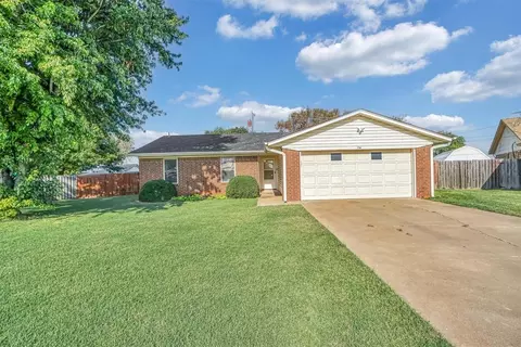 1700 Harding, Altus, OK 73521 photo 1