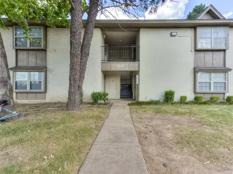 1725 E Lindsey St #2, Norman, OK 73071