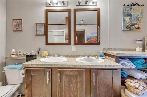 Bath - 189 Terry Ln, Mcloud, OK 74851 photo 1 of 4