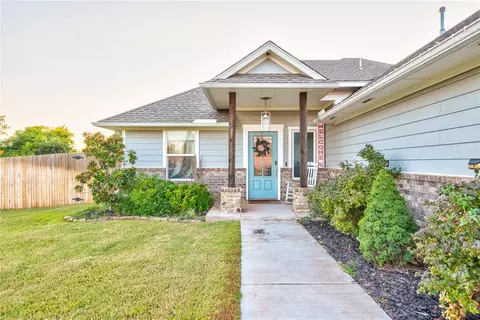 Exterior - 2413 Northfork Dr, Moore, OK 73160 photo 2 of 6