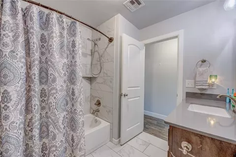 Bath - 2413 Northfork Dr, Moore, OK 73160 photo 4 of 4