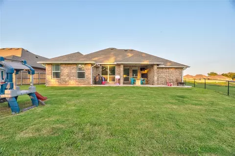 Exterior - 2413 Northfork Dr, Moore, OK 73160 photo 4 of 6