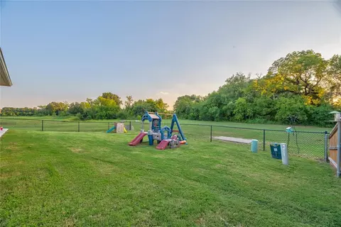 Exterior - 2413 Northfork Dr, Moore, OK 73160 photo 6 of 6