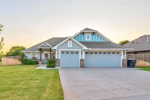 2413 Northfork Dr, Moore, OK 73160