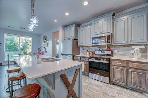 Kitchen - 2413 Northfork Dr, Moore, OK 73160 photo 4 of 7