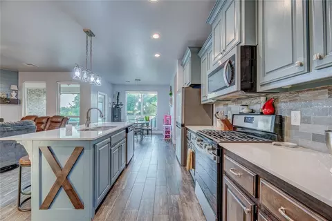 Kitchen - 2413 Northfork Dr, Moore, OK 73160 photo 6 of 7