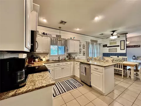 Kitchen - 327 Englebretson Ln, Tuttle, OK 73089 photo 3 of 4