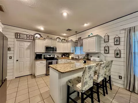 Kitchen - 327 Englebretson Ln, Tuttle, OK 73089 photo 2 of 4