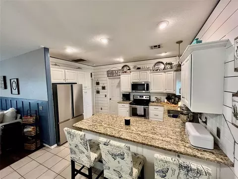 Kitchen - 327 Englebretson Ln, Tuttle, OK 73089 photo 4 of 4