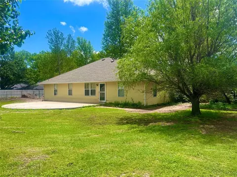 Exterior - 327 Englebretson Ln, Tuttle, OK 73089 photo 6 of 7
