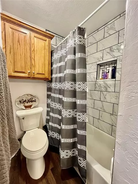 Bath - 327 Englebretson Ln, Tuttle, OK 73089 photo 3 of 4