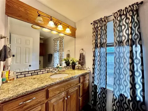 Bath - 327 Englebretson Ln, Tuttle, OK 73089 photo 1 of 4