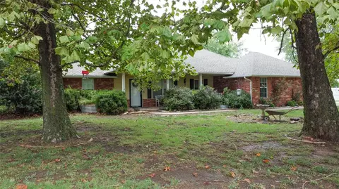 Exterior - 327 Englebretson Ln, Tuttle, OK 73089 photo 2 of 7