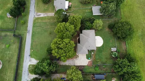 View/Area - 327 Englebretson Ln, Tuttle, OK 73089 photo 2 of 4