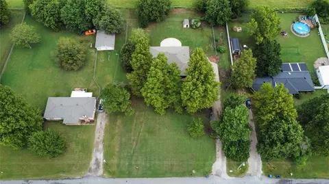 View/Area - 327 Englebretson Ln, Tuttle, OK 73089 photo 4 of 4