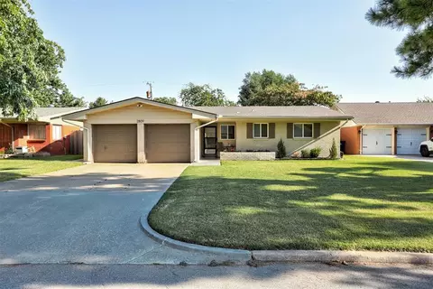 2809 Kent Dr, The Village, OK 73120