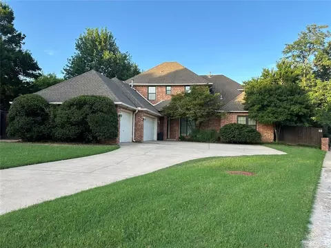 4204 Upper Lake Dr, Norman, OK 73072