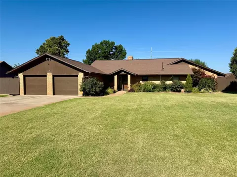 118 Randolph Rd, Clinton, OK 73601