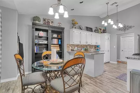 Dining - 809 Jamestown Dr, Altus, OK 73521 photo 3 of 3