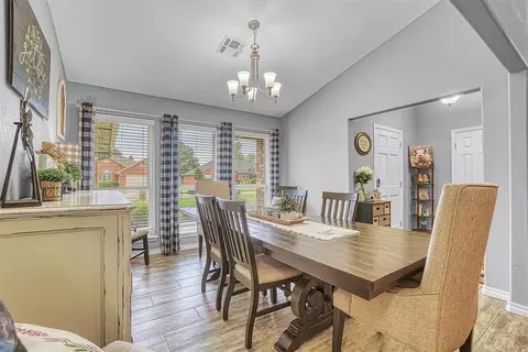 Dining - 809 Jamestown Dr, Altus, OK 73521 photo 2 of 3
