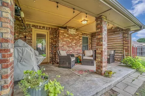 Exterior - 809 Jamestown Dr, Altus, OK 73521 photo 4 of 9