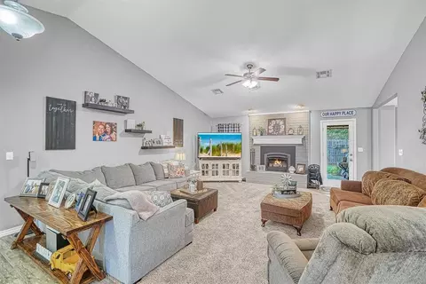 Living - 809 Jamestown Dr, Altus, OK 73521 photo 1 of 2