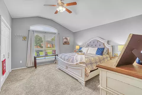 Bedroom - 809 Jamestown Dr, Altus, OK 73521 photo 3 of 6