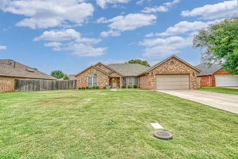 809 Jamestown Dr, Altus, OK 73521