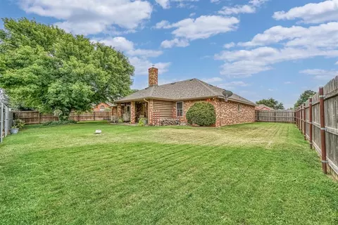 Exterior - 809 Jamestown Dr, Altus, OK 73521 photo 8 of 9