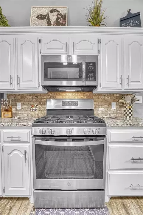 Kitchen - 809 Jamestown Dr, Altus, OK 73521 photo 5 of 5