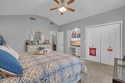 Bedroom - 809 Jamestown Dr, Altus, OK 73521 photo 4 of 6