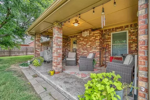 Exterior - 809 Jamestown Dr, Altus, OK 73521 photo 5 of 9