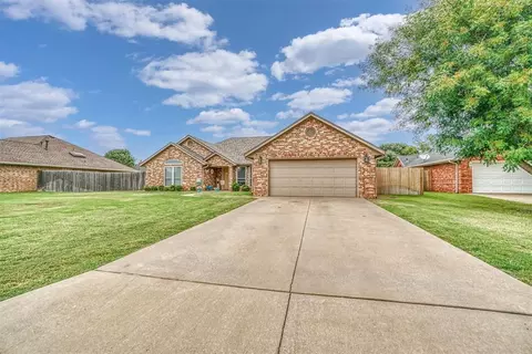 Exterior - 809 Jamestown Dr, Altus, OK 73521 photo 2 of 9
