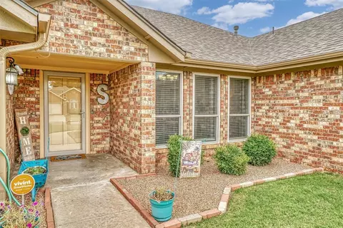 Exterior - 809 Jamestown Dr, Altus, OK 73521 photo 3 of 9