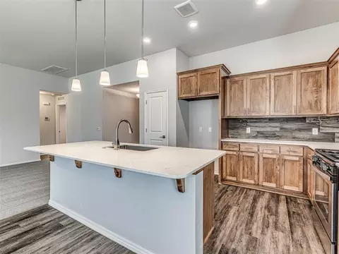 Kitchen - 918 Butterfly Way, Norman, OK 73069 photo 6 of 8