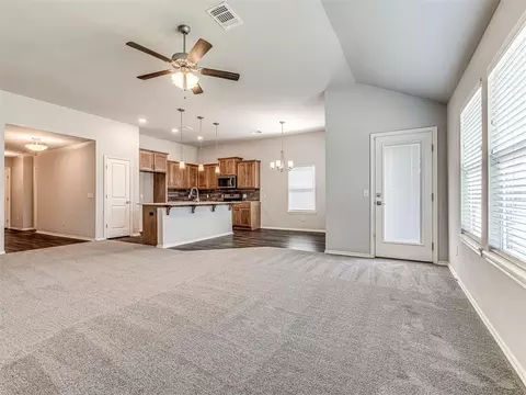 Living - 918 Butterfly Way, Norman, OK 73069 photo 4 of 5
