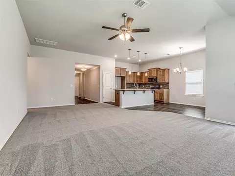 Living - 918 Butterfly Way, Norman, OK 73069 photo 3 of 5
