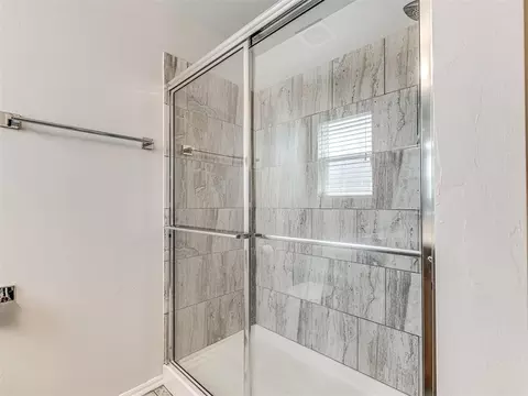 Bath - 918 Butterfly Way, Norman, OK 73069 photo 4 of 5