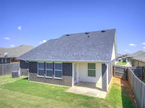 Exterior - 918 Butterfly Way, Norman, OK 73069 photo 5 of 7