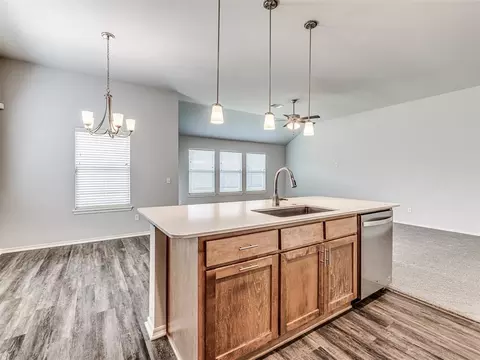 Kitchen - 918 Butterfly Way, Norman, OK 73069 photo 4 of 8