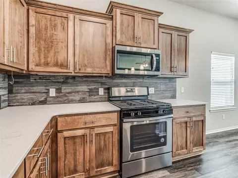 Kitchen - 918 Butterfly Way, Norman, OK 73069 photo 3 of 8