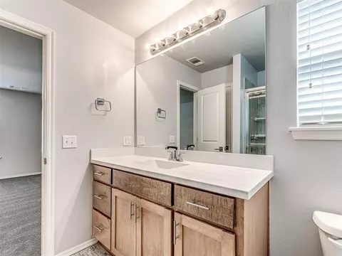 Bath - 918 Butterfly Way, Norman, OK 73069 photo 5 of 5