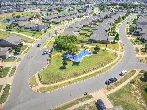 View/Area - 918 Butterfly Way, Norman, OK 73069 photo 4 of 5
