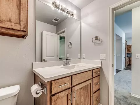 Bath - 918 Butterfly Way, Norman, OK 73069 photo 2 of 5