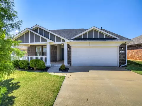 Exterior - 918 Butterfly Way, Norman, OK 73069 photo 4 of 7