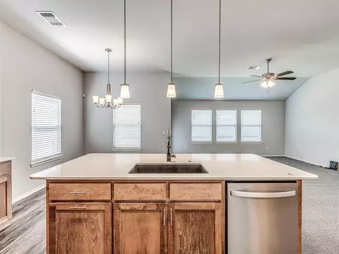 Kitchen - 918 Butterfly Way, Norman, OK 73069 photo 2 of 8