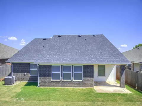 Exterior - 918 Butterfly Way, Norman, OK 73069 photo 6 of 7